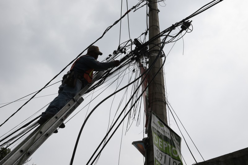 Denuncian nuevos excesos de la CFE