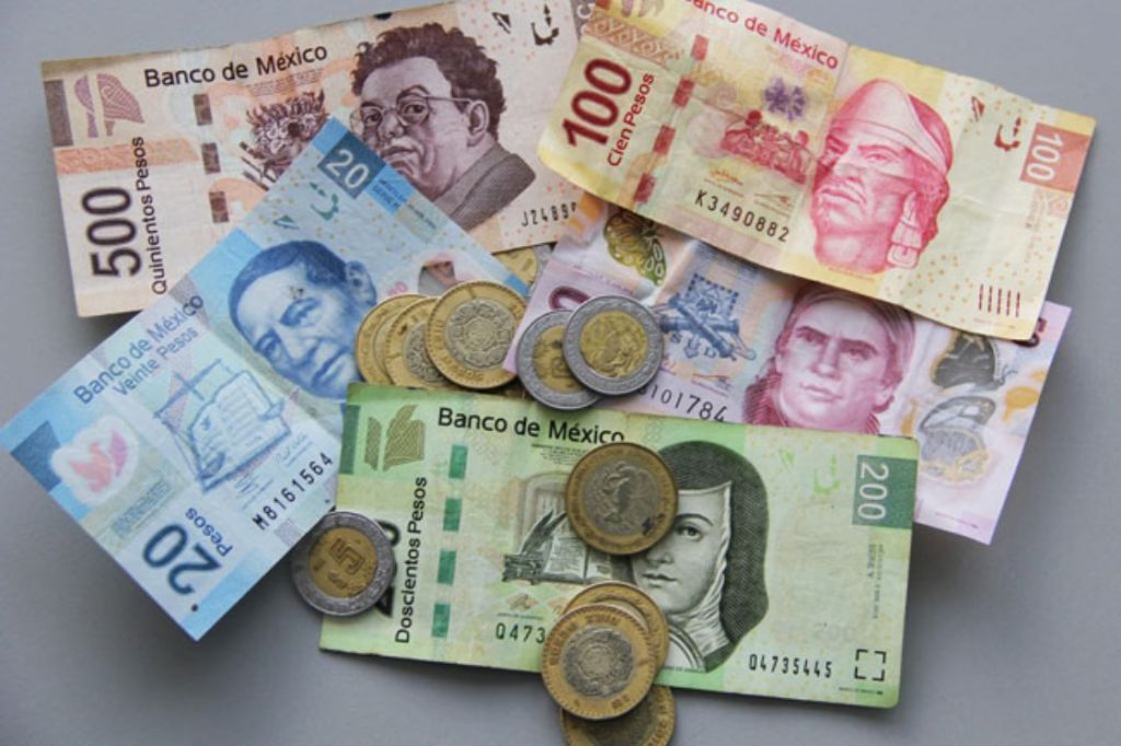 Peso continúa estable a pesar de revisión de S&P a Pemex y CFE